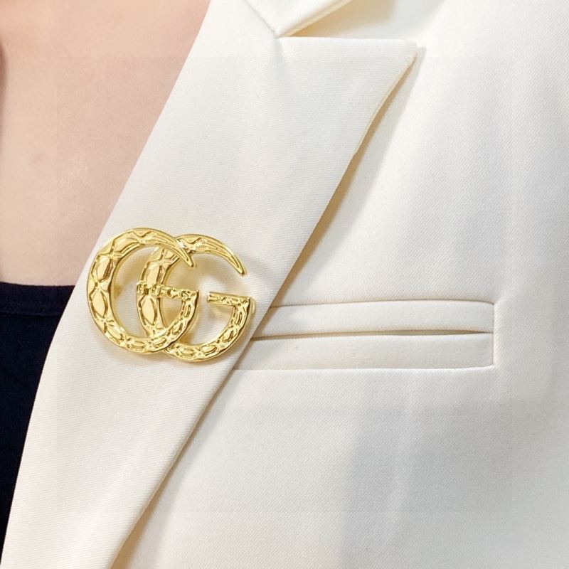 G*u*i brooches